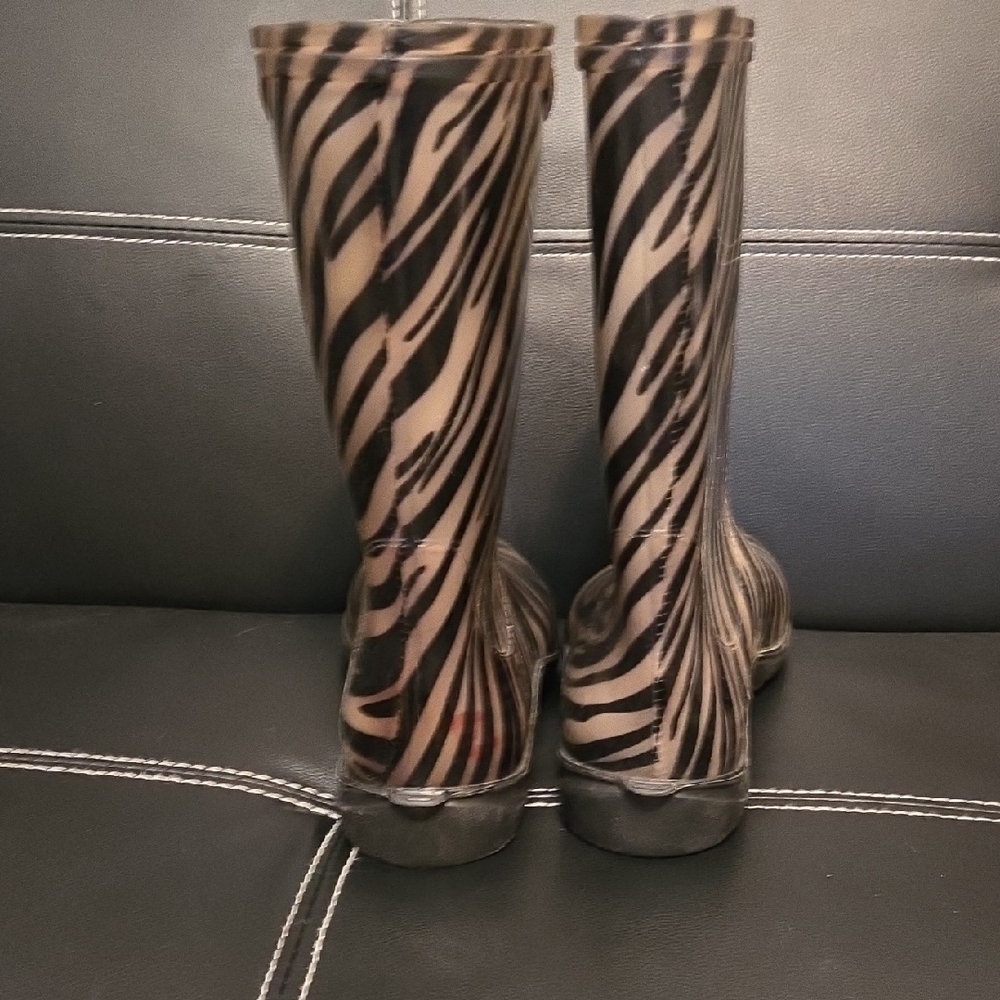 Sloggers Zebra Print Winter Rain Boots - Black and Grey - Picture 5 of 7